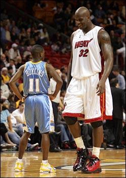 Shaquille O'Neal og Earl Boykins